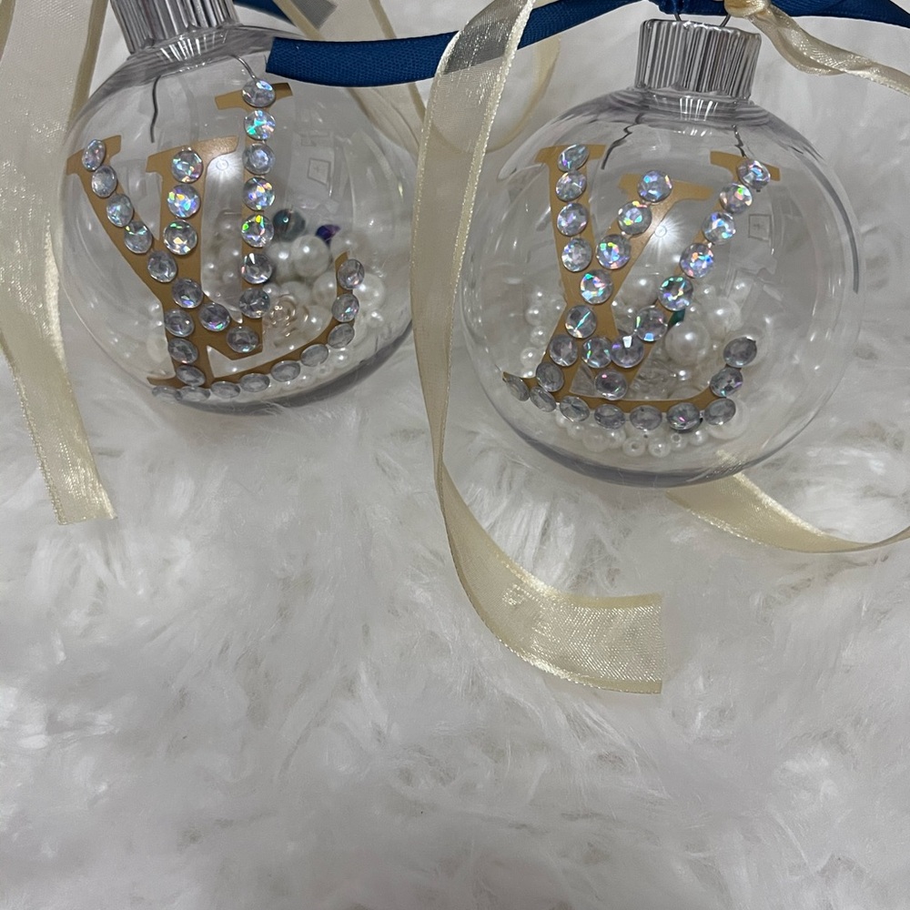 Elegant Holiday Ornament with Ribbon